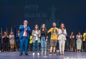 El Acto Institucional Villa de Ibi reconoce a Pedro Prieto