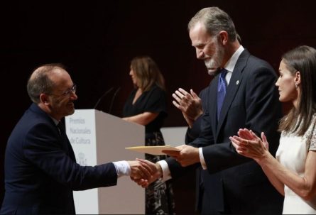 MUÑECAS PAOLA REINA recibe el Premio Nacional de Fomento de la Creatividad en el Juguete